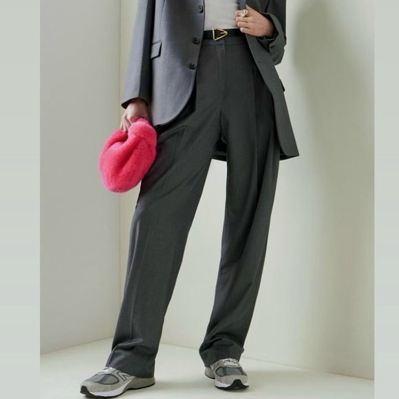 Brunello Cucinelli 100% silk flowy pleated front trousers. 🖤 - Picture 2 of 7